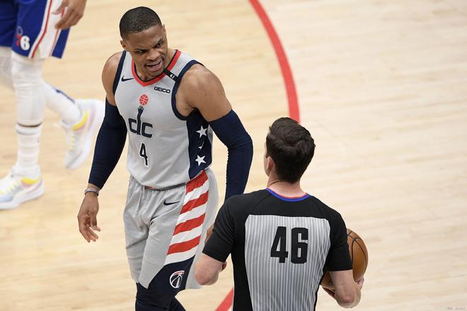 片刻后他在 片刻后他在